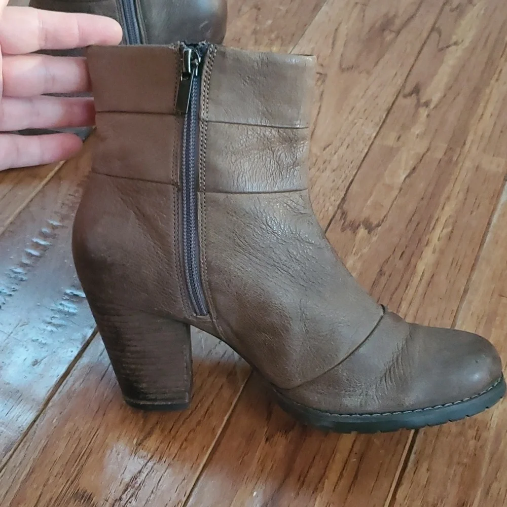 clarks mission tan booties
